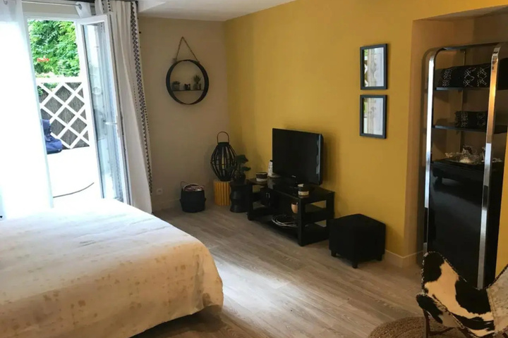 Room 5 of 9