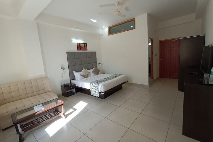 Room 3 of 12