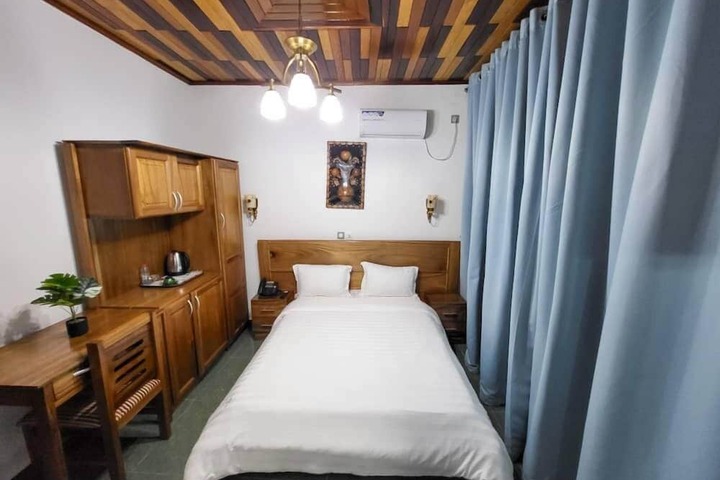 Room 28 of 79