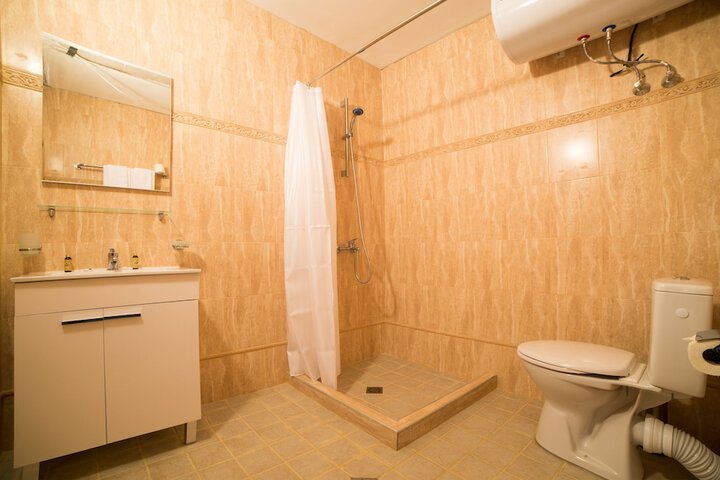 Room 42 of 96
