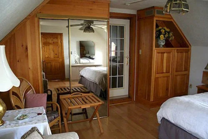 Room 3 of 7