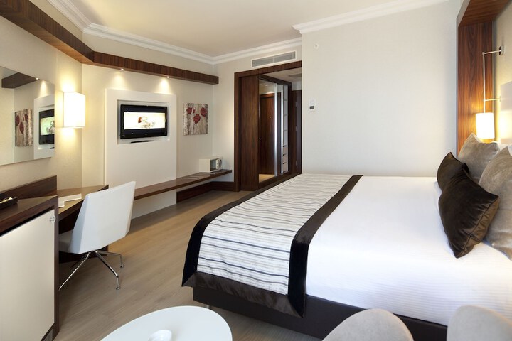 Room 9 of 90
