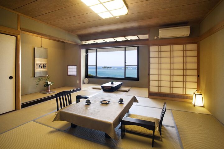 Room 4 of 61
