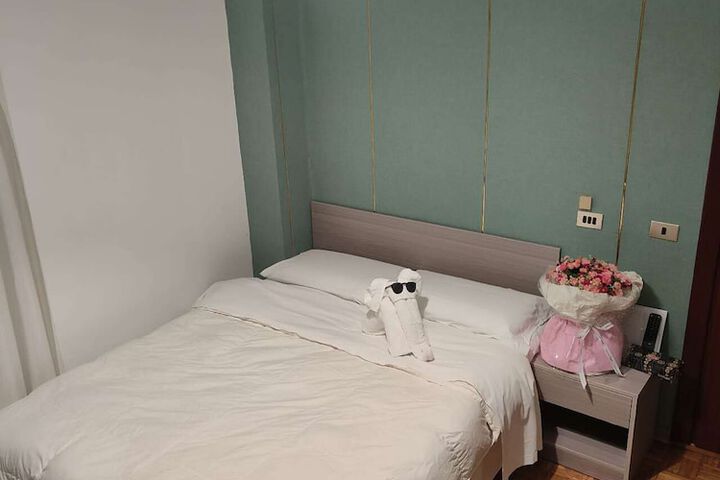 Room 6 of 6