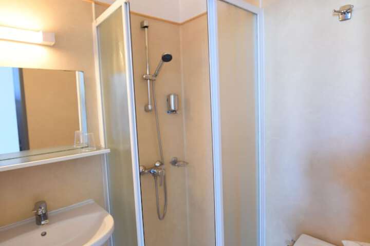 Room 7 of 30