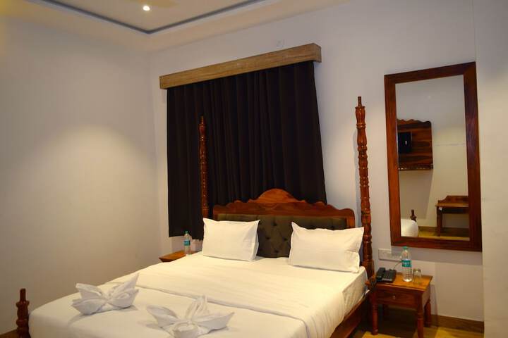 Room 9 of 15