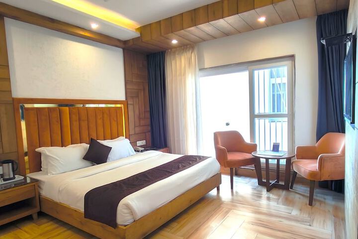 Room 9 of 35