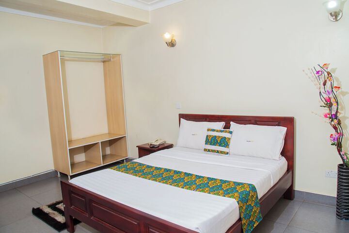 Room 7 of 32