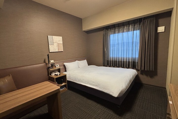 Room 8 of 30