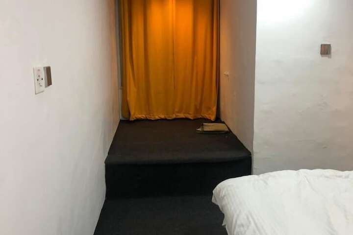Room 16 of 25