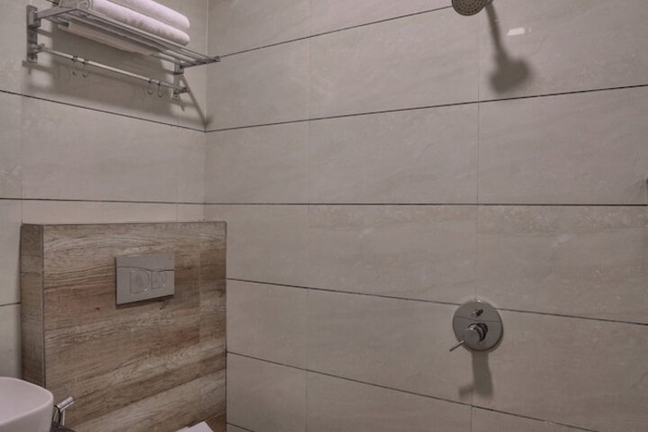 Room 25 of 29