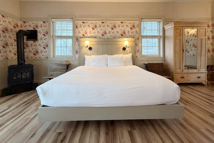 Room 82 of 331