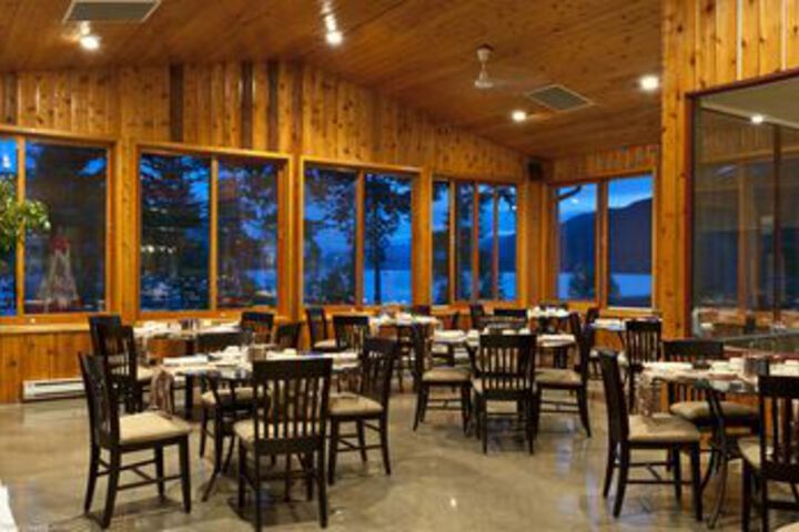 Dining 44 of 46