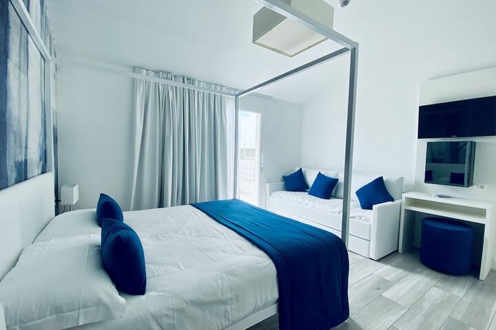 Room 28 of 103