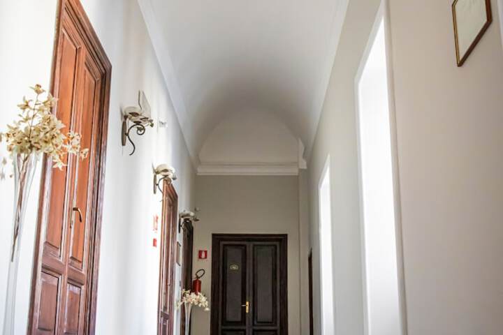 Ballroom/Hall 21 of 55
