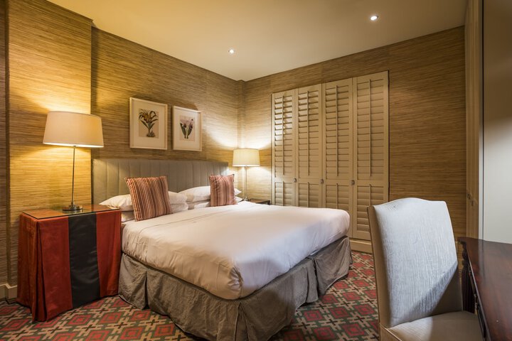 Room 4 of 42