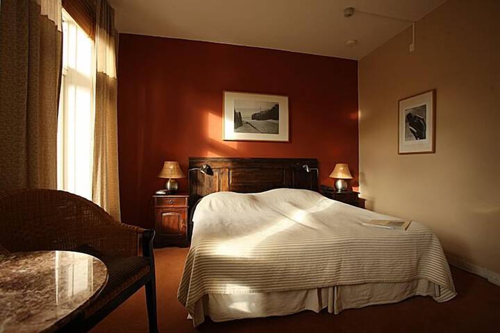Room 7 of 48