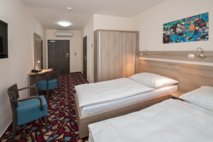 Room 5 of 40