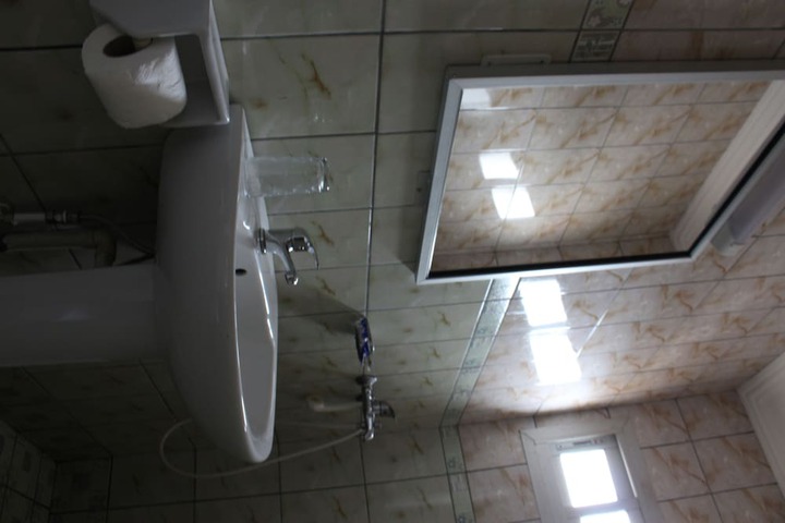 Room 8 of 10