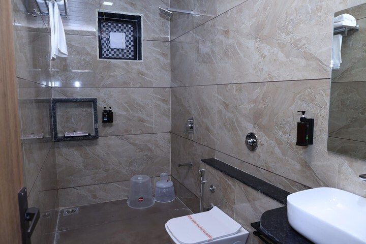 Room 12 of 19