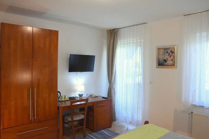 Room 21 of 80