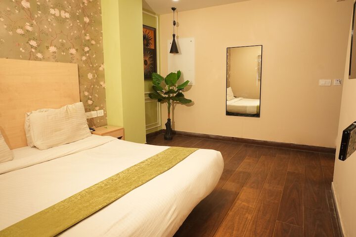 Room 35 of 46