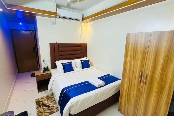 Room 8 of 21