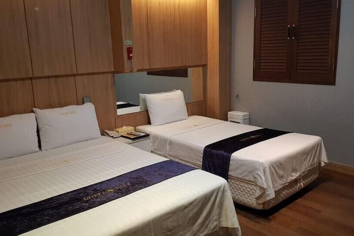 Room 8 of 40
