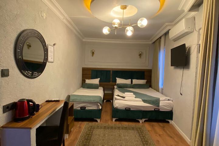 Room 53 of 77