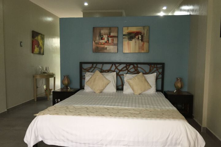 Room 4 of 68