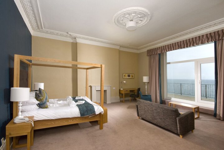 Room 33 of 100