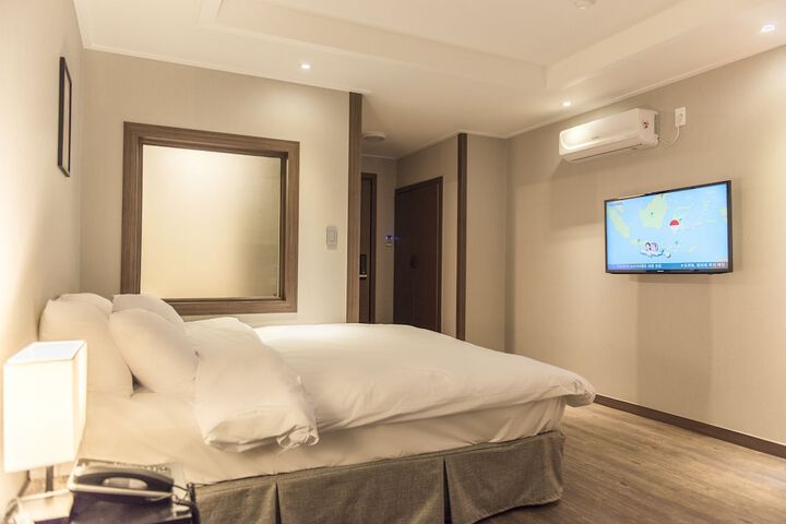 Room 14 of 37