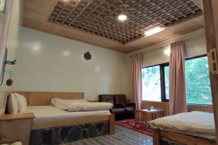Room 13 of 21
