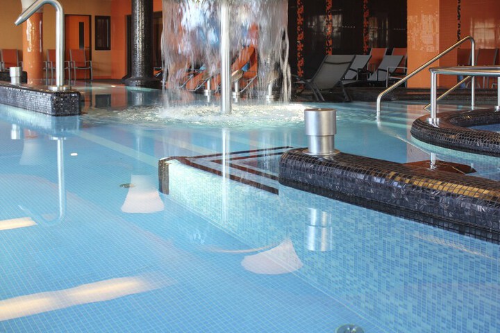 Pool 43 of 76