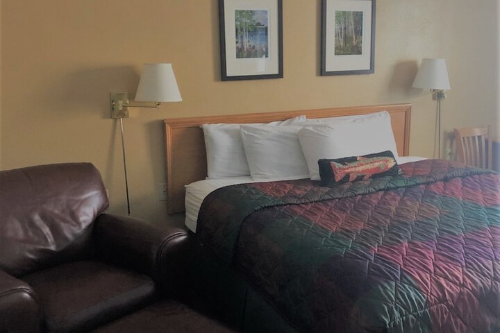 Quadruple King Size Bed (1 of 12)