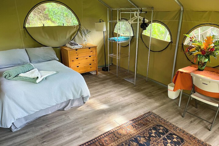 Room 18 of 143