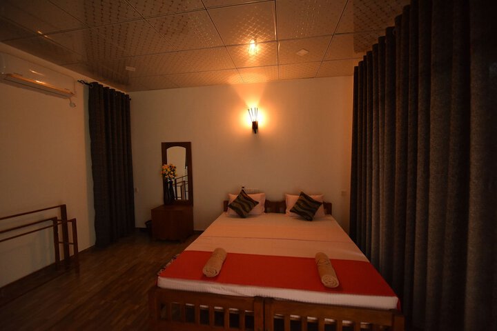 Room 10 of 24