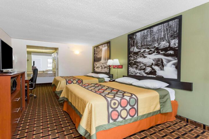 1 Queen Bed (4 of 8)