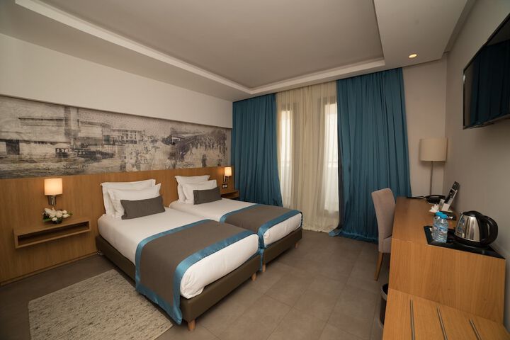 Room 37 of 83