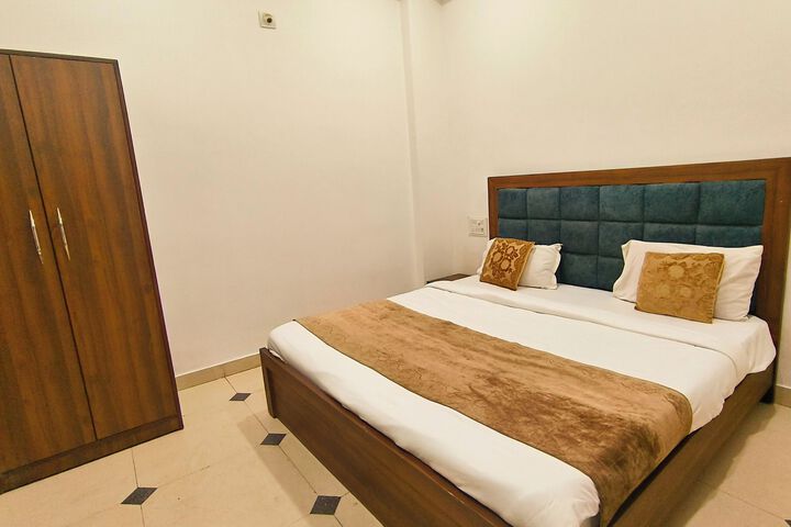 Room 7 of 8