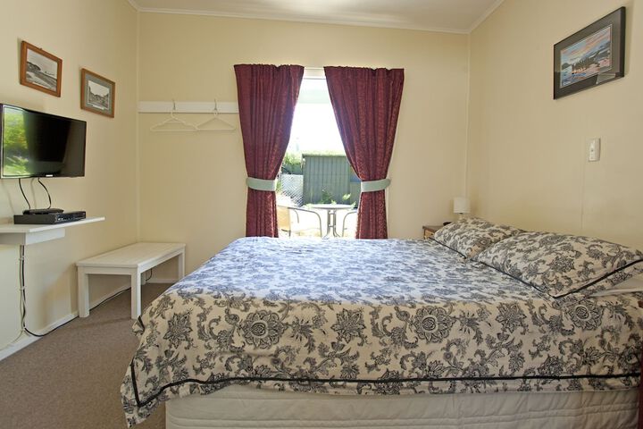 Room 9 of 32