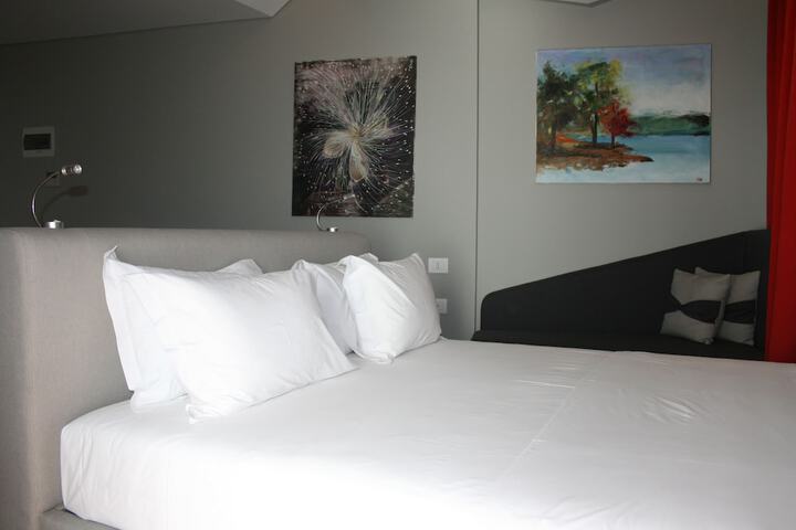 Room 83 of 253