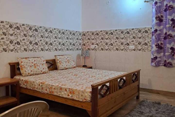 Room 4 of 25