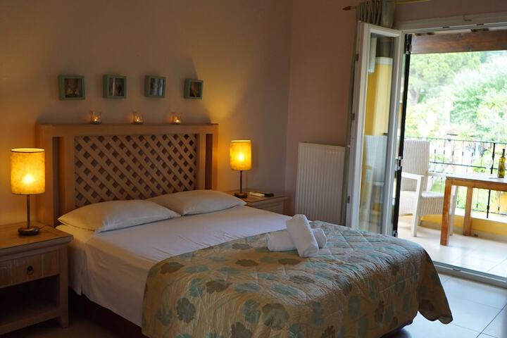 Room 2 of 61