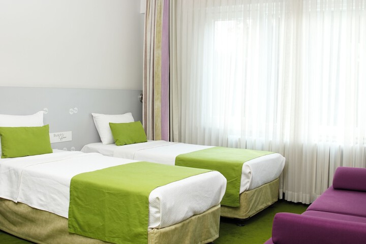 Room 11 of 27
