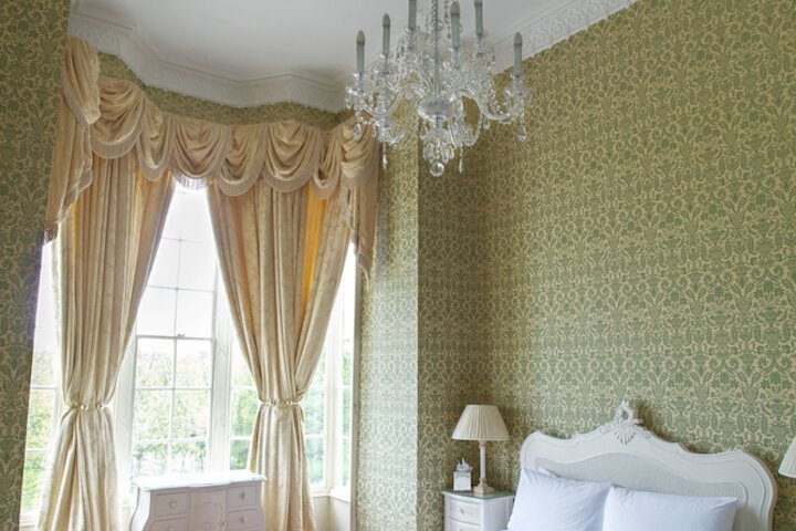 Room 28 of 77