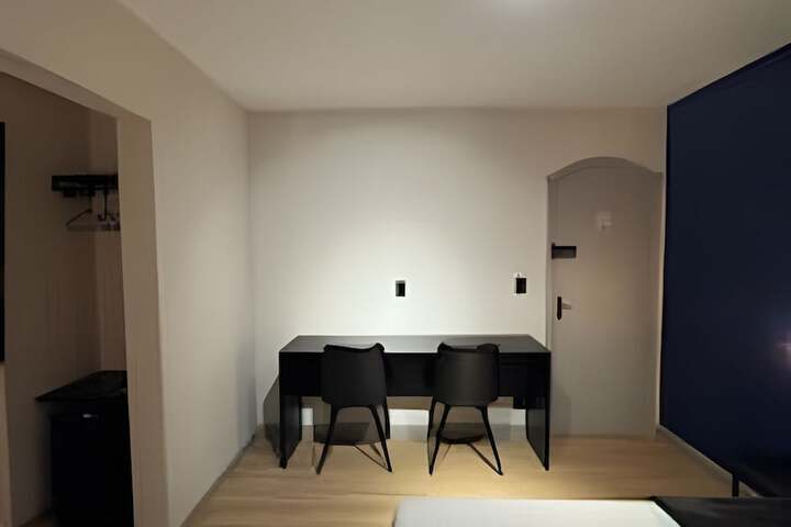 Room 17 of 93