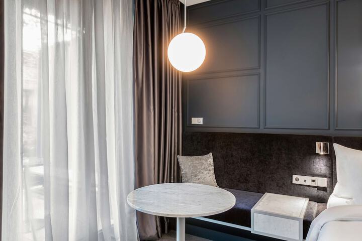Room 44 of 280