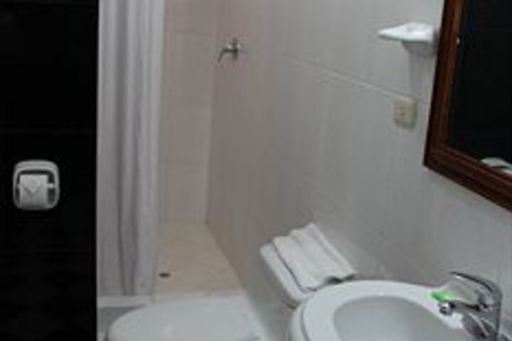 Room 6 of 34