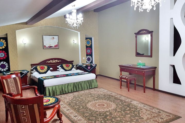 Room 8 of 34